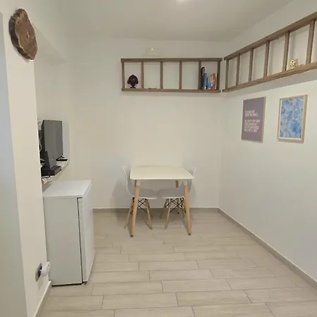 Pure Minimal Loft Barivecchia Old Town Apartment