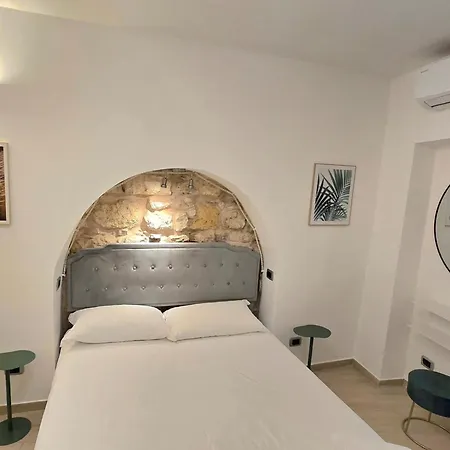 Pure Minimal Loft Barivecchia Old Town *