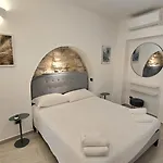 Pure Minimal Loft Barivecchia Old Town דירה