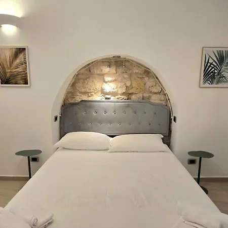 Pure Minimal Loft Barivecchia Old Town Bari
